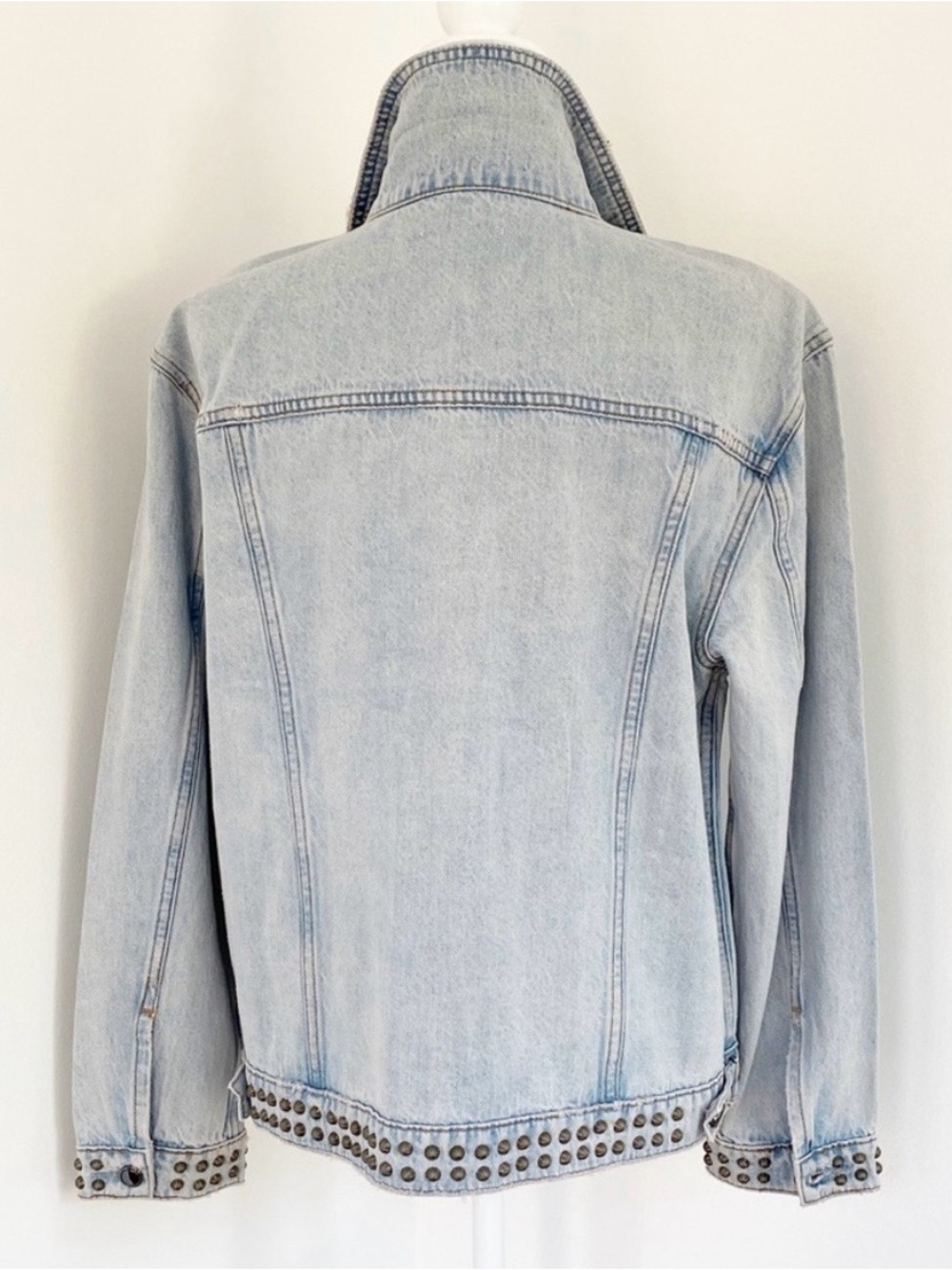 GOOD AMERICAN Light Wash Studded Denim Jacket - Picture 2 of 6